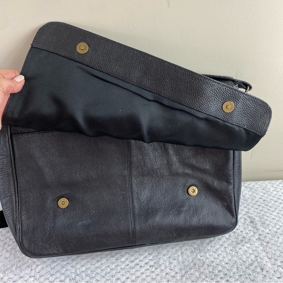 Black Unisex Genuine Pebbled Leather Flap Closure Messenger Crossbody Bag‎ - Picture 4 of 16